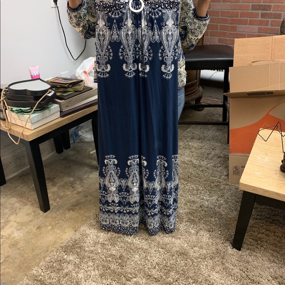 Dresses - Picture 5 of 8